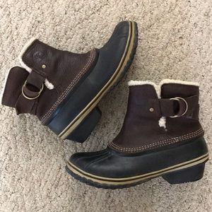 Sorel winter fancy II size 8.5 pull on booties